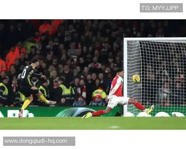 阿森纳在欧联杯中大胜曼城乌龙球引发全场狂欢与转会风波